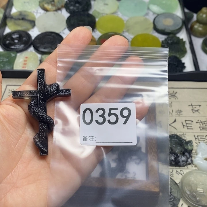 蛇纹石玉颈饰合金半***?