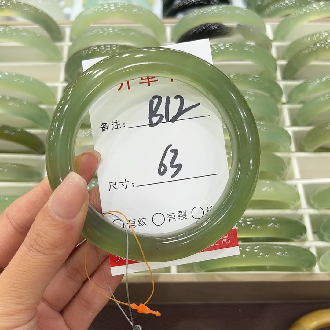 哇***哦未镶嵌岫玉手镯天然岫玉