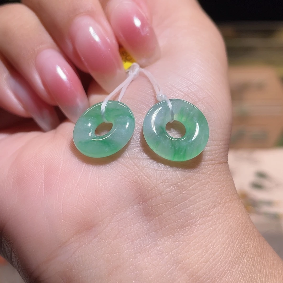 翡翠未镶嵌耳饰飘绿花甜甜圈