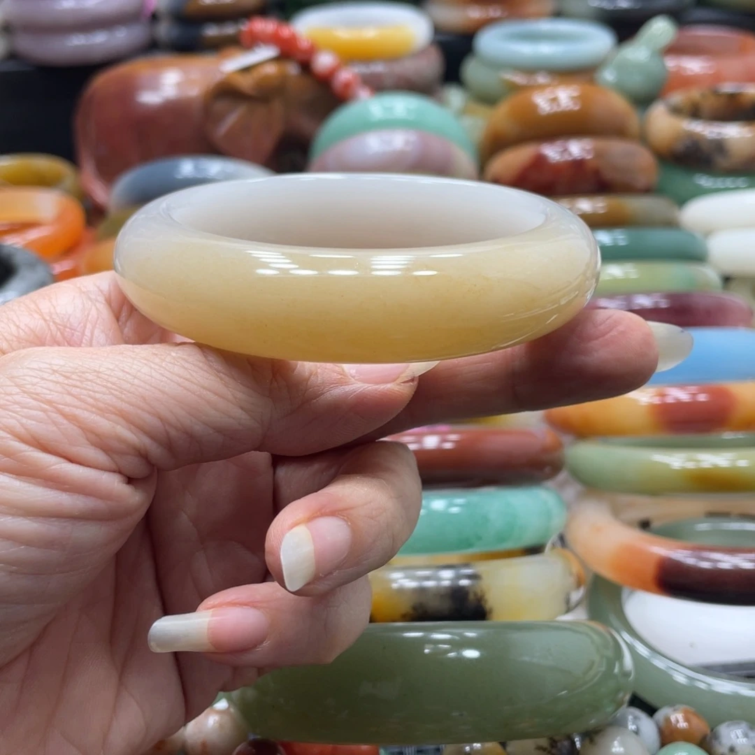 石英岩玉未镶嵌手镯