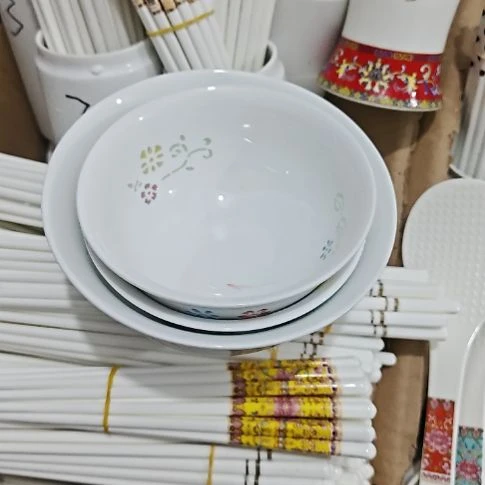 瓷玲珑五彩4.75寸吃饭碗2个面碗1个微瑕疵