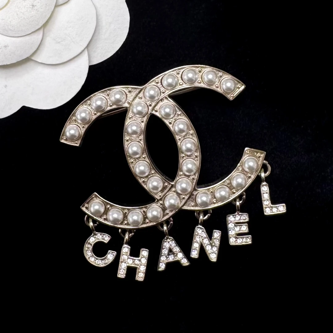 95新 Chanel/香奈儿 Chanel双C珍珠流苏字母胸针 2501101