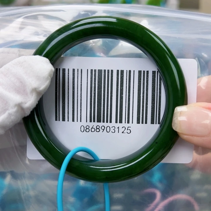 和田玉未镶嵌手镯微瑕57