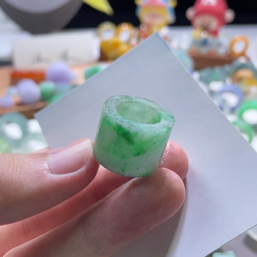 定制翡翠未镶嵌金丝阳绿有纹裂