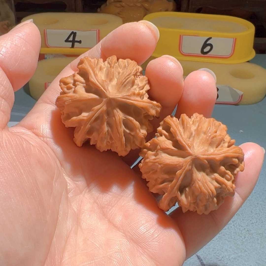 文玩核桃把件岐山三棱40