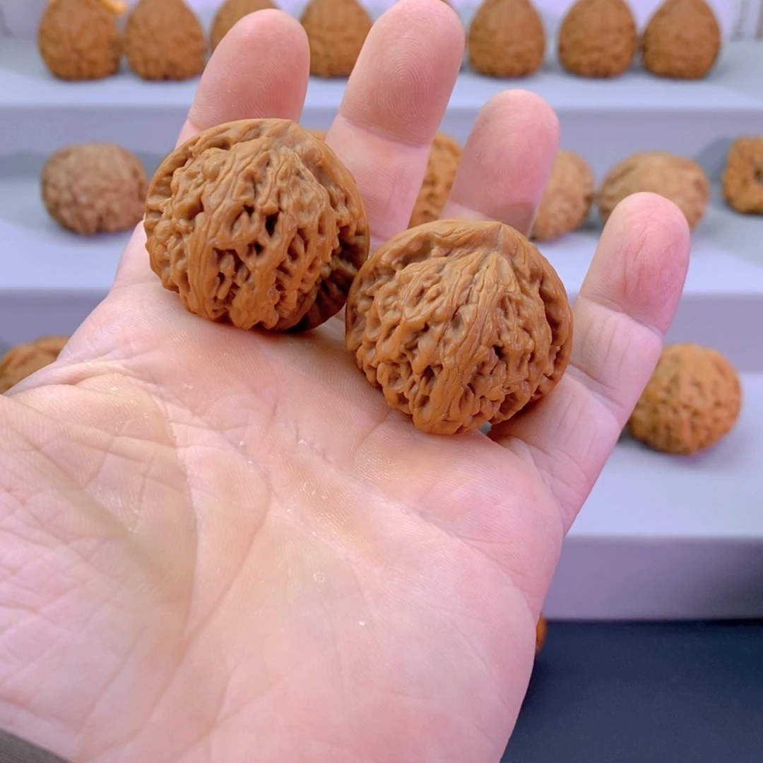 文玩核桃把件38红锦鲤