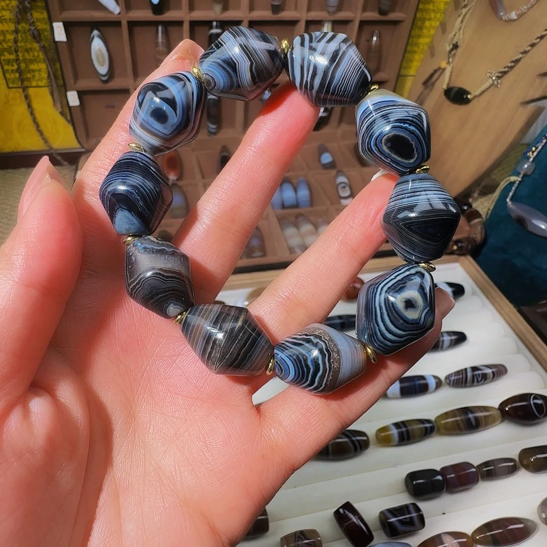 合金颈饰玛瑙/玉髓小*。