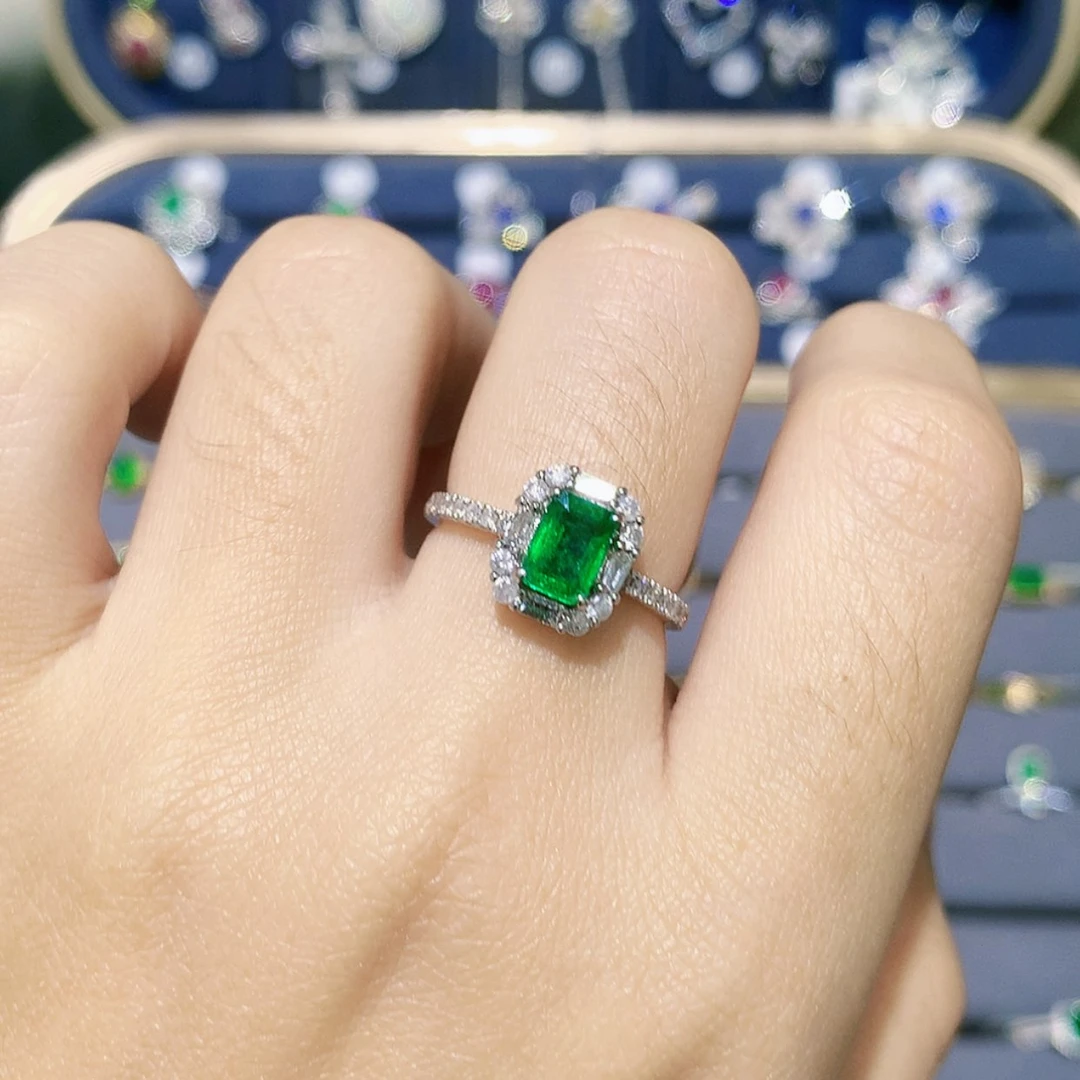 【闪购商品】铂Pt950镶嵌戒指祖母绿