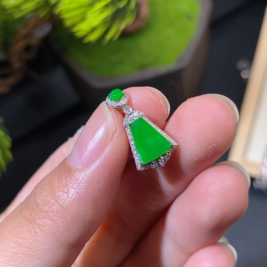翡翠18K金镶嵌颈饰天然缅甸A货翡翠
