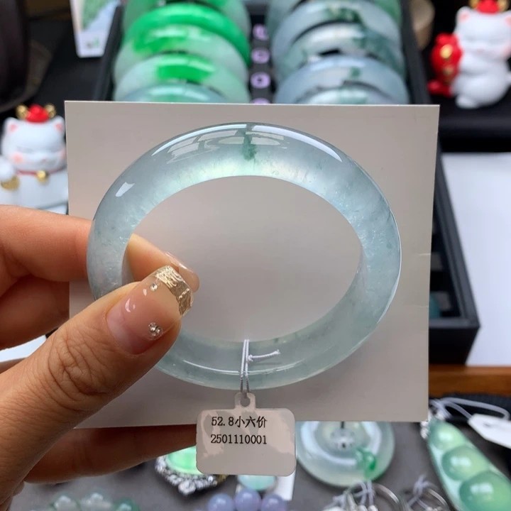 翡翠手镯未镶嵌冰蓝飘花正圈