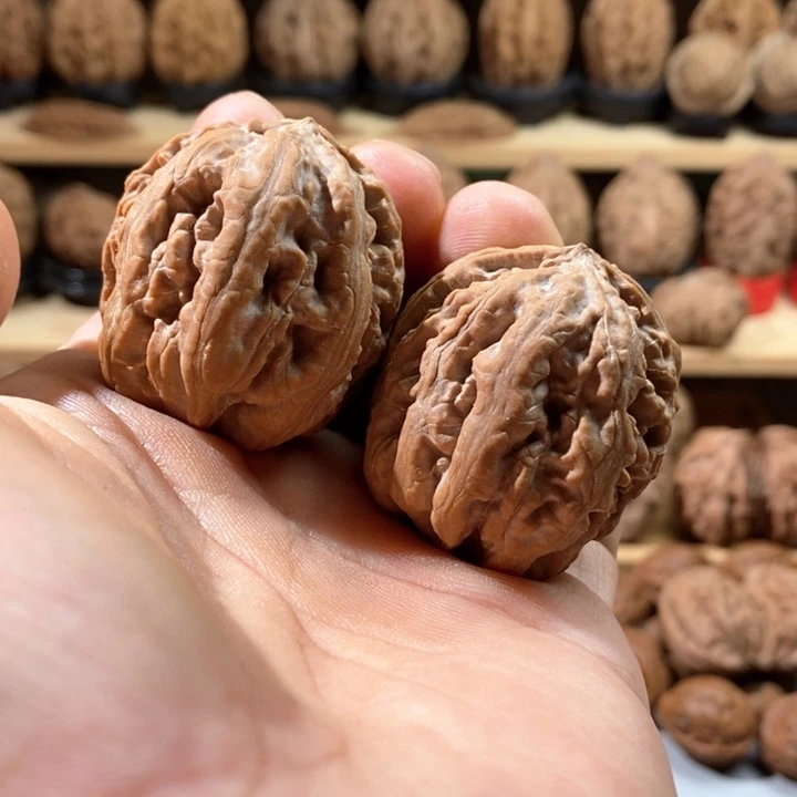 文玩核桃把件东北野生楸子核桃