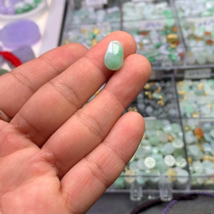 翡翠颈饰未镶嵌小*瑾不退不换