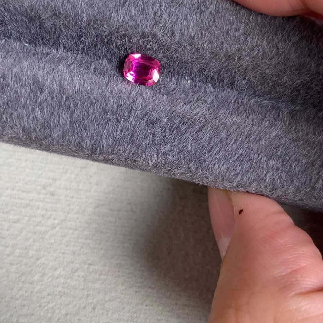 蓝宝石裸石81分 无烧 斯里兰卡 热粉