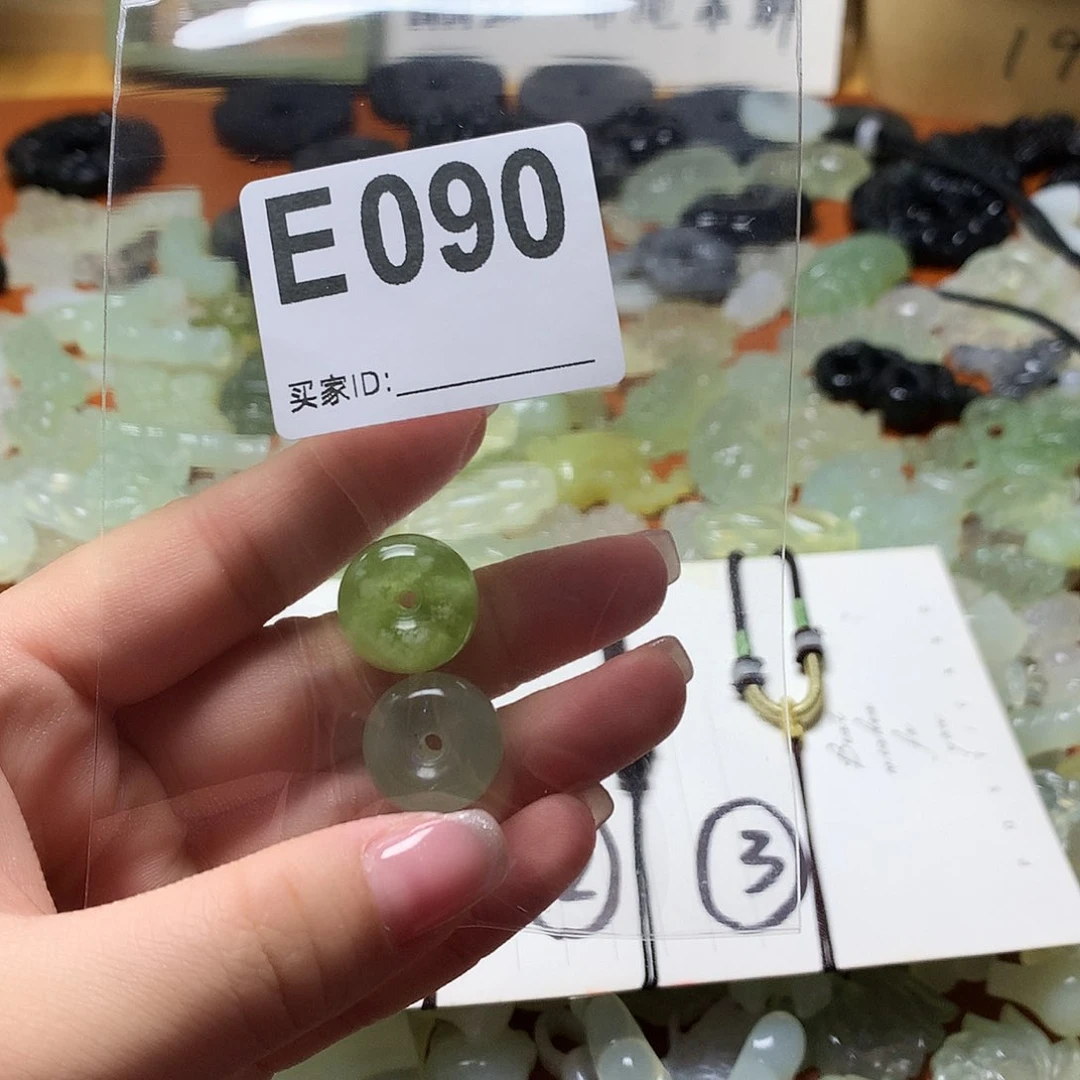 蛇纹石玉颈饰合金尤****n