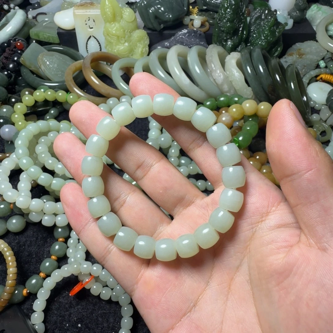 T***）和田玉未镶嵌手串