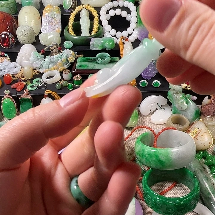 翡翠未镶嵌颈饰翡翠未镶嵌颈饰
