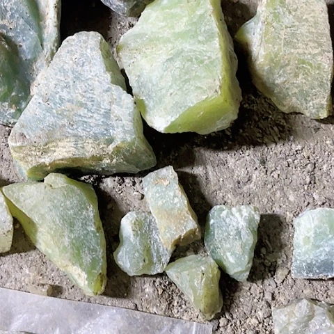 蛇纹石玉未镶嵌珠宝奇石