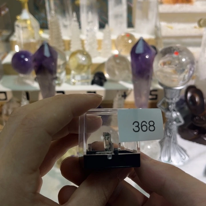 未镶嵌水晶大型摆件（非配饰）