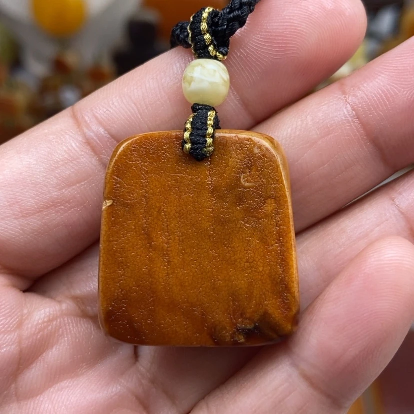 【闪购商品】琥珀颈饰未镶嵌