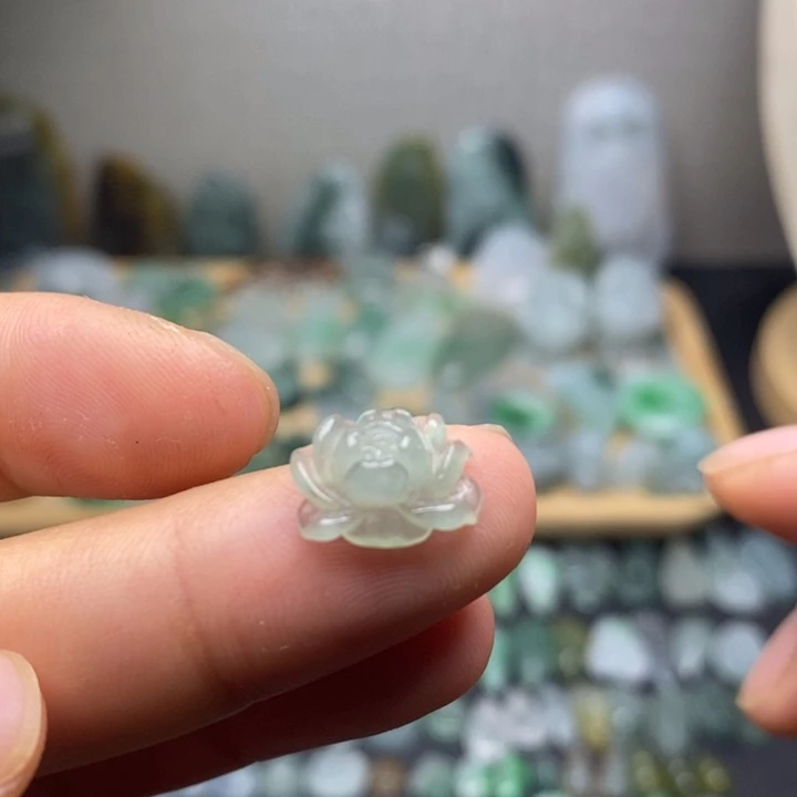 颈饰未镶嵌翡翠莲花
