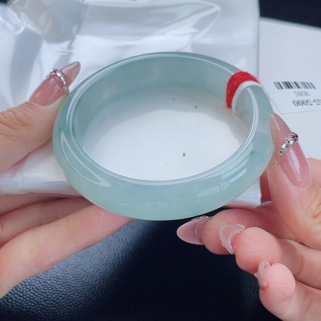 翡翠手镯未镶嵌翡翠