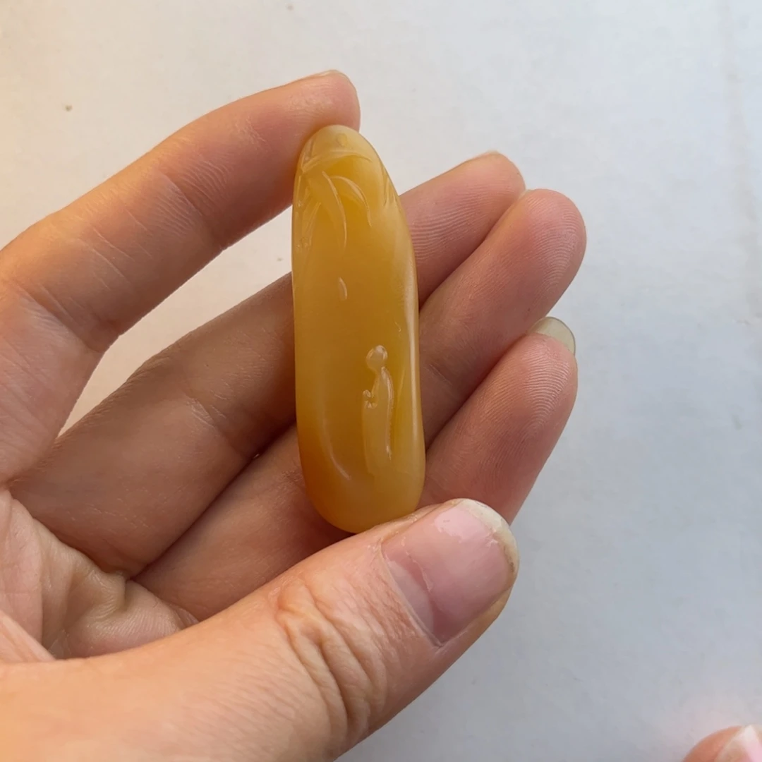 石英质玉黄蜡石吊坠合金假*