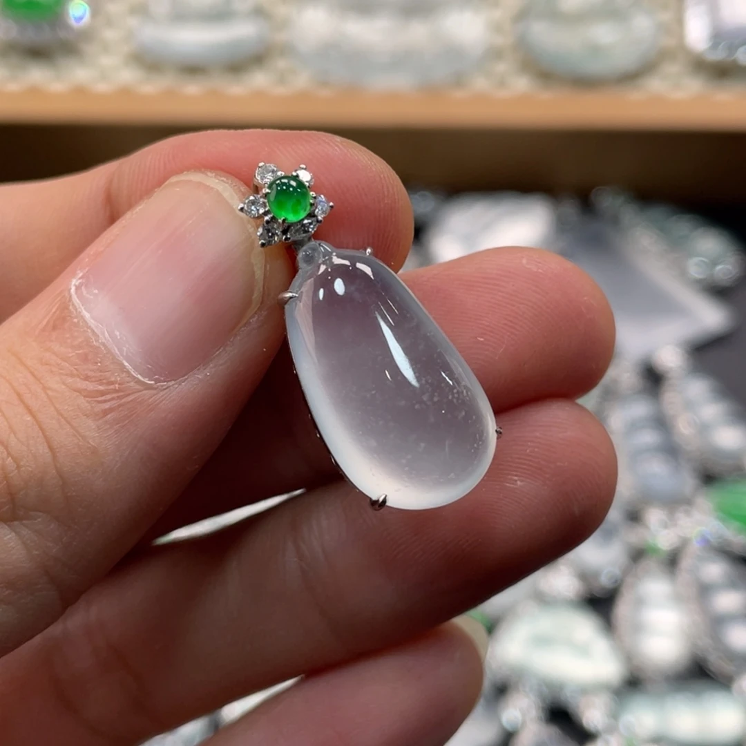 翡翠18K金镶嵌颈饰福瓜