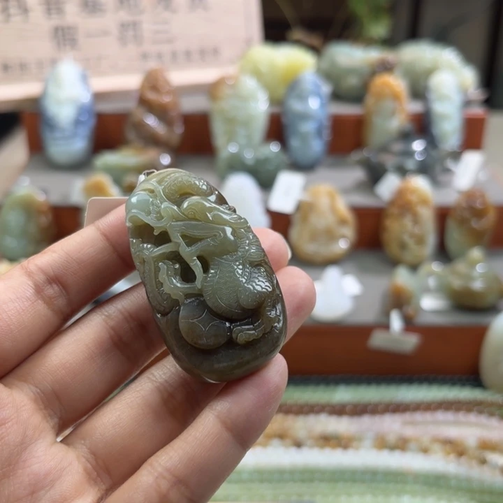 和田玉未镶嵌颈饰