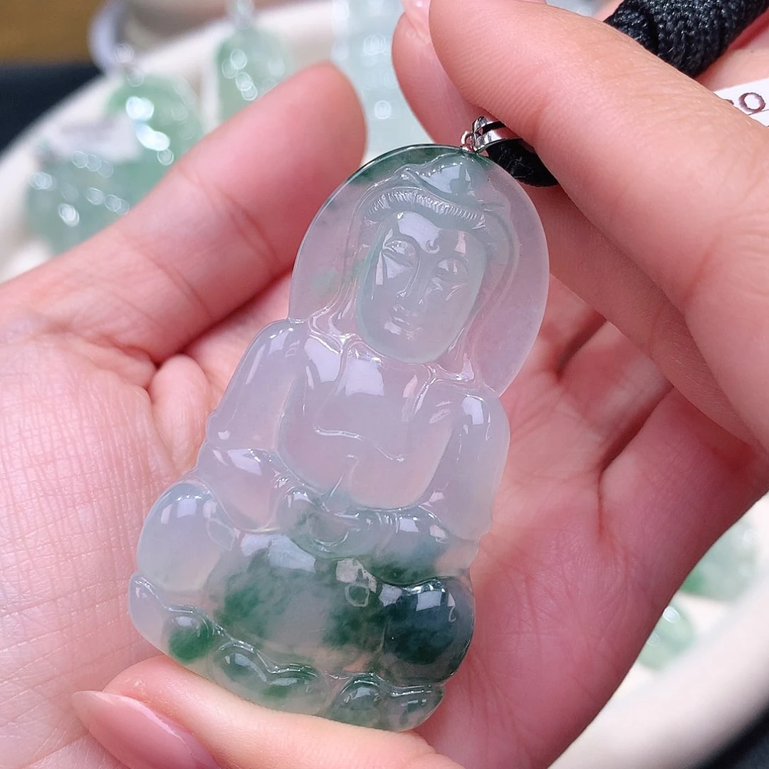 颈饰18K金镶嵌翡翠冰润飘花正装观音