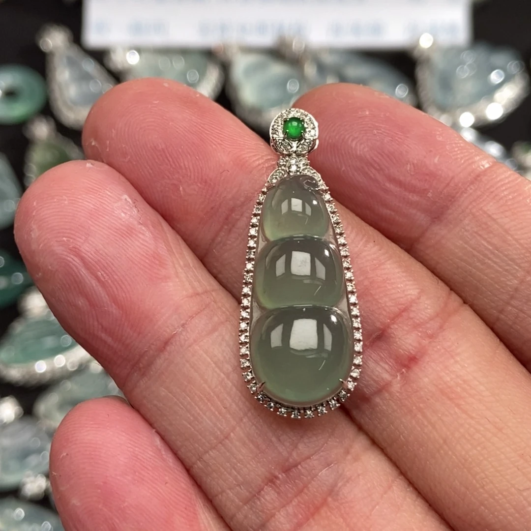 吊坠(不含链)18K金镶嵌翡翠豆子