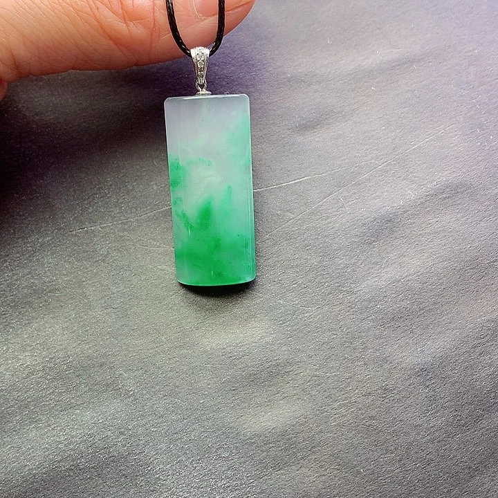 颈饰未镶嵌石英质玉