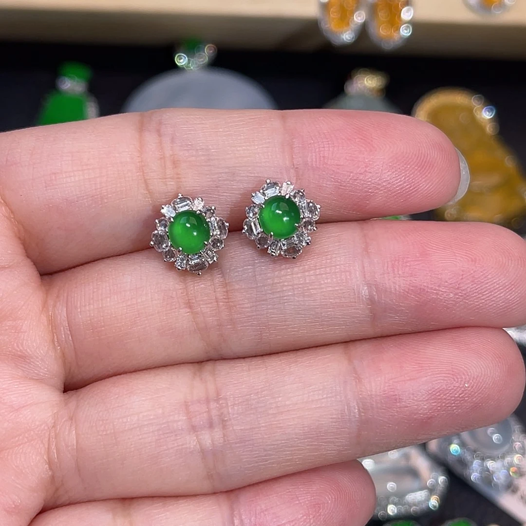 翡翠18K金镶嵌耳饰余****活阳绿蛋面