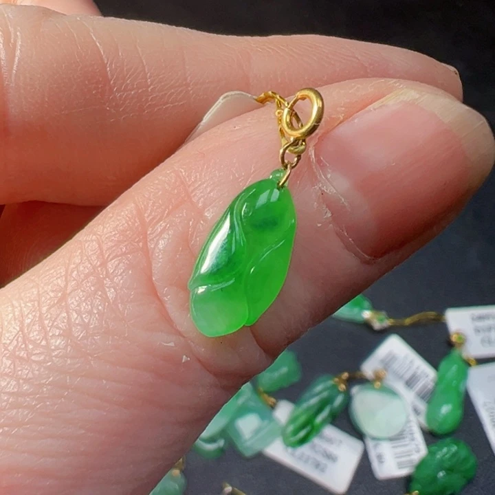 颈饰18K金镶嵌翡翠