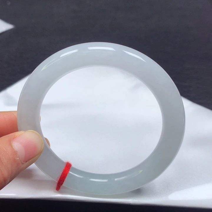 翡翠手镯（圆镯）未镶嵌57圈