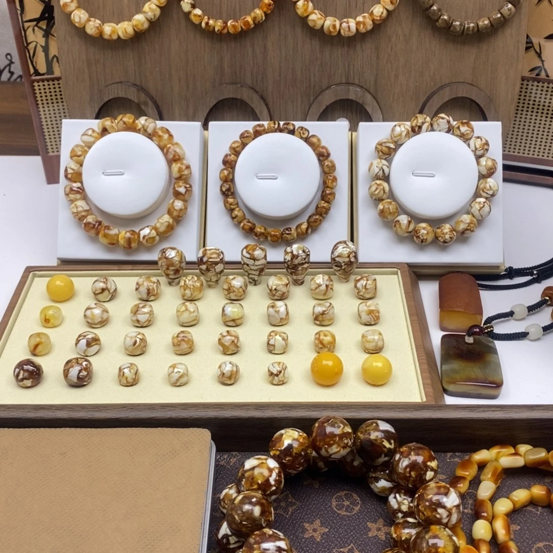 7+沁色精工老型手串一条