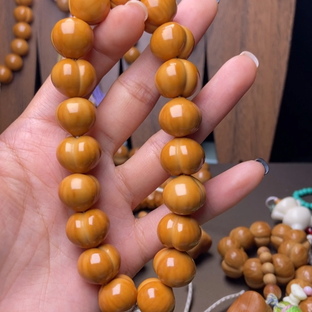 猴头核桃吊坠手持