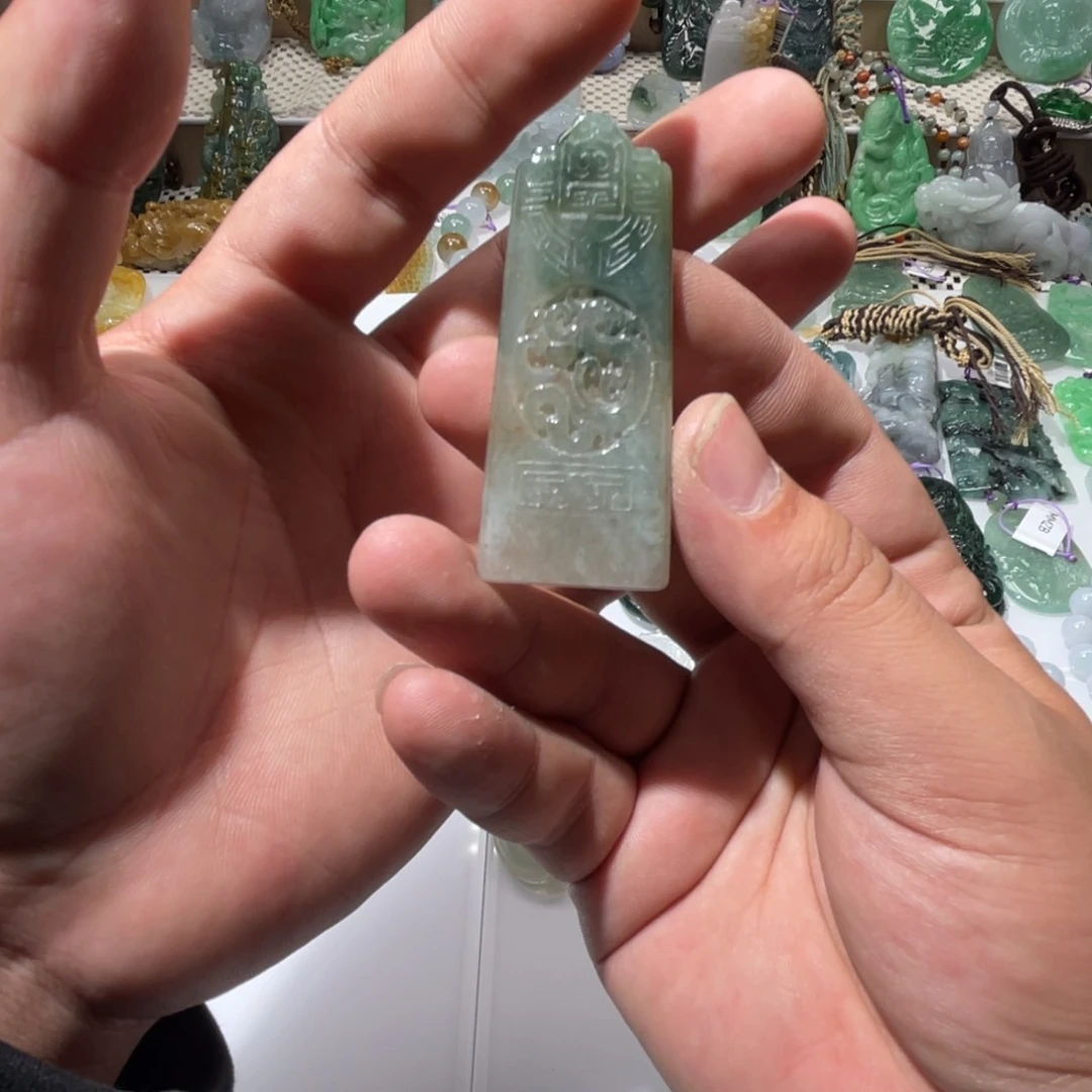 翡翠颈饰未镶嵌天然