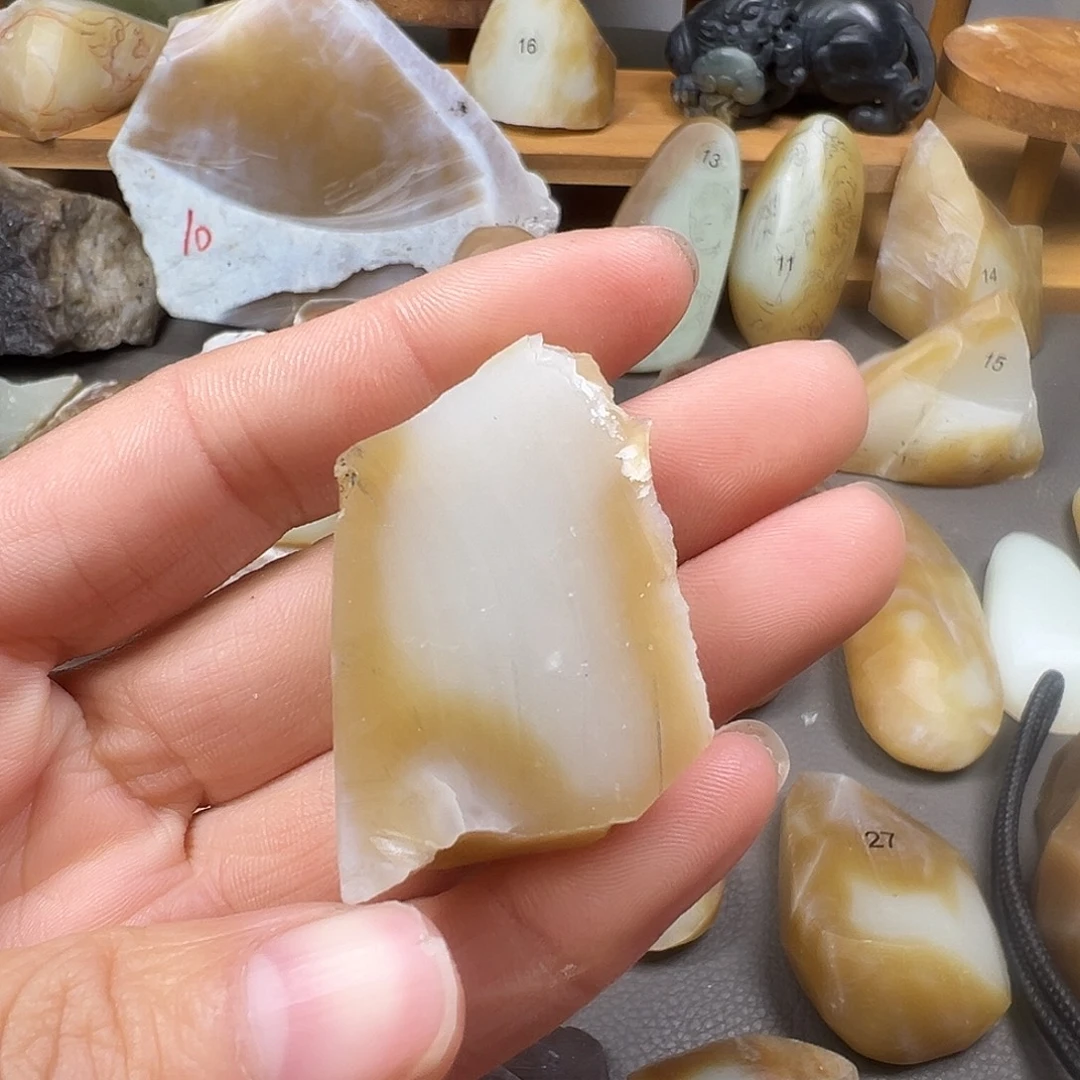 拼***畏和田玉（糖玉）未镶嵌珠宝半成品