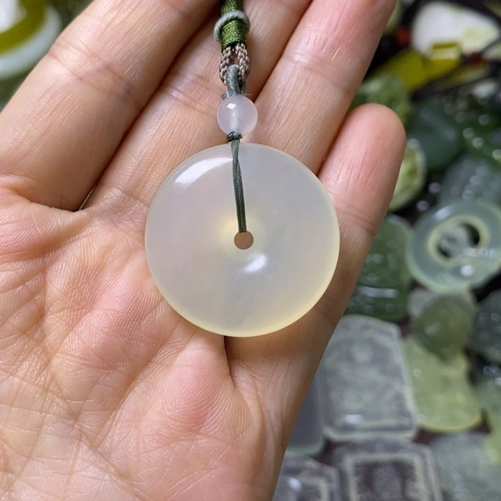 岫玉岫玉挂件未镶嵌孤**月