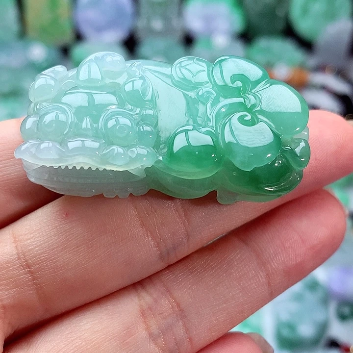 翡翠颈饰未镶嵌不*就翡翠