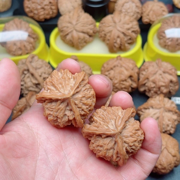 文玩核桃吊坠盘山三棱39×38×38