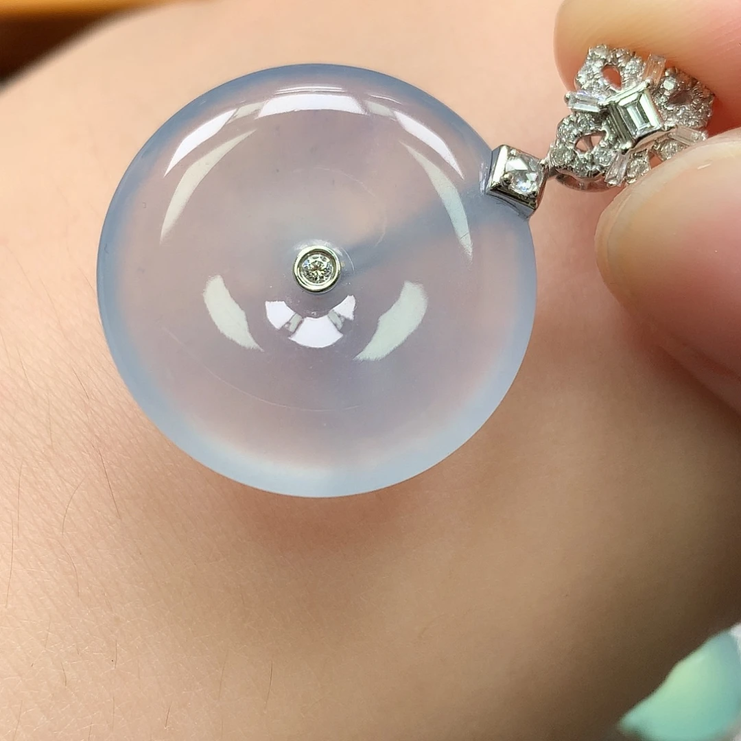 颈饰18K金镶嵌翡翠