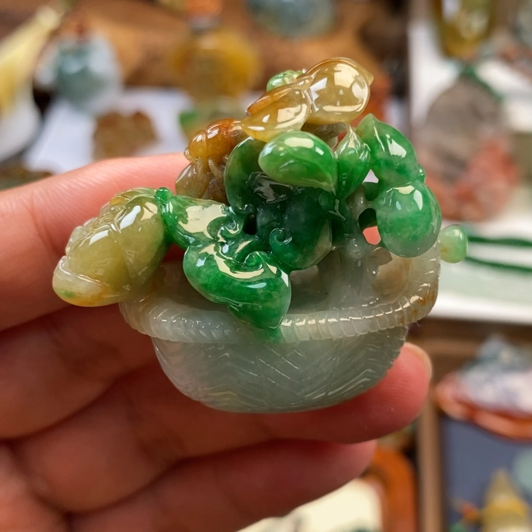 翡翠未镶嵌颈饰繁花似锦