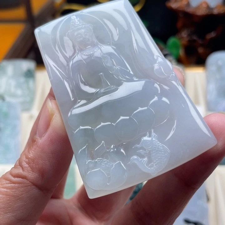 翡翠未镶嵌颈饰观音