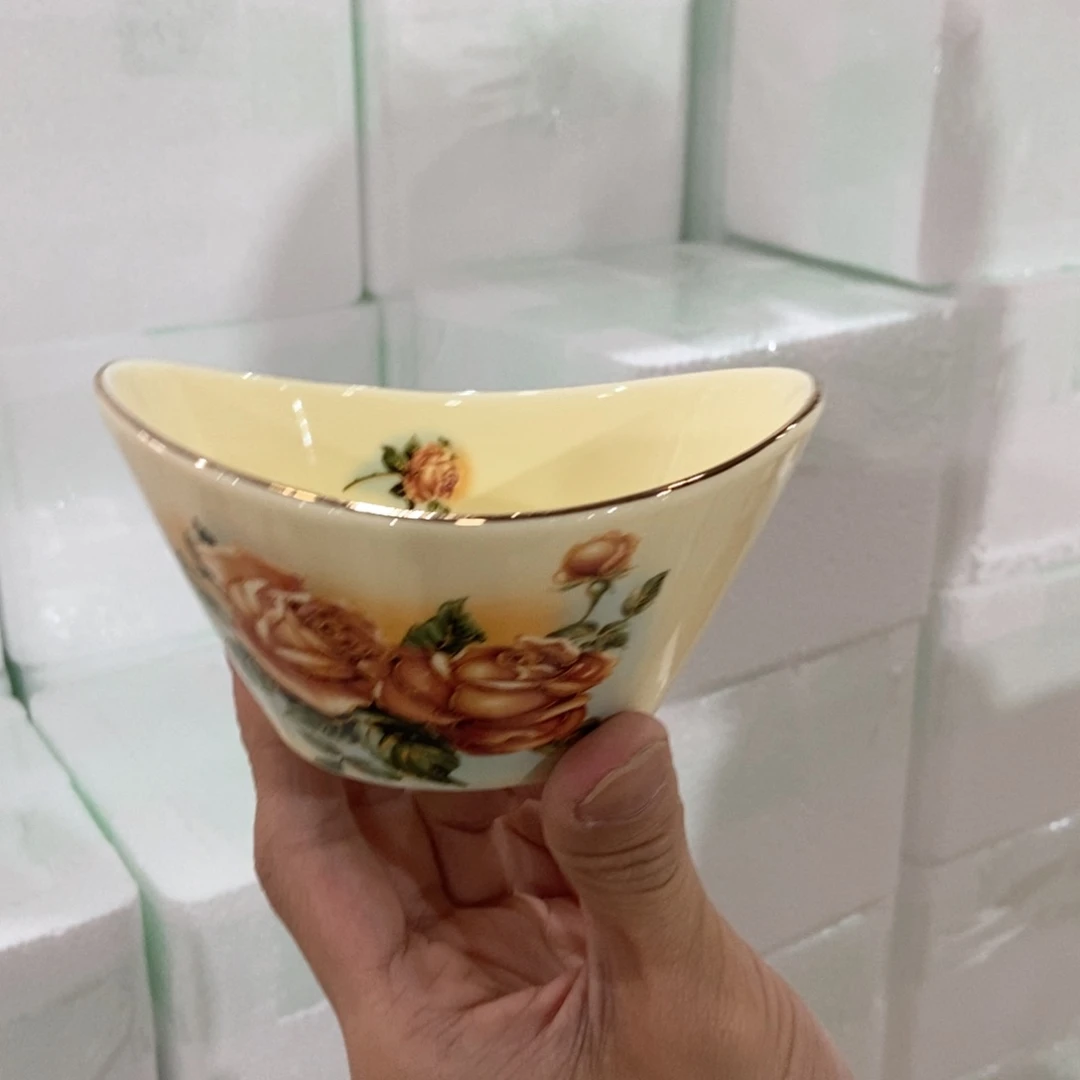 星博陶瓷……………………03