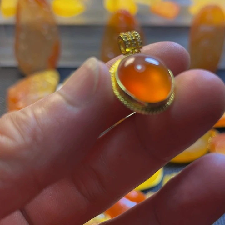 石英质玉未镶嵌颈饰三***…