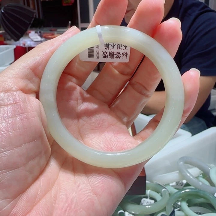 未镶嵌手镯和田玉38