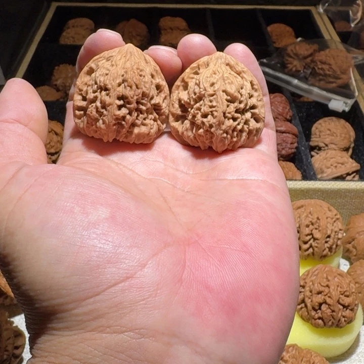 滴***文玩核桃吊坠南疆