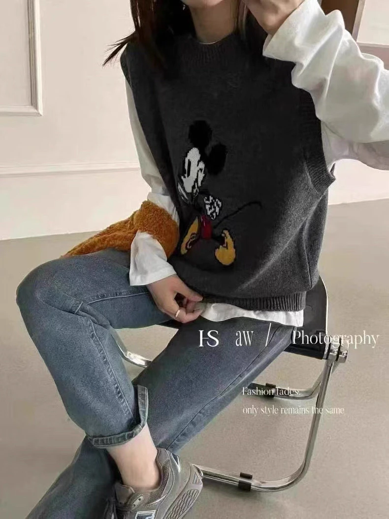 欧货2024秋冬新款卡通米奇针织背心女坎肩洋气减龄叠穿马甲套装