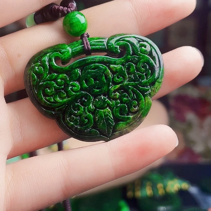 翡翠未镶嵌颈饰多样性